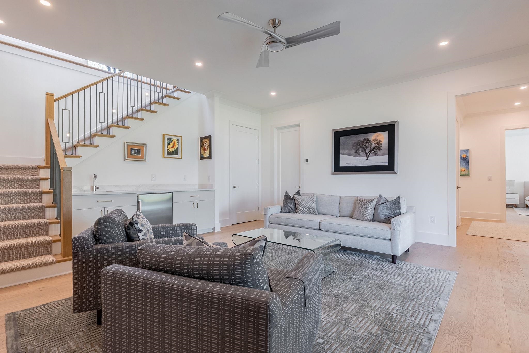 1062 FISH HOOK LANE