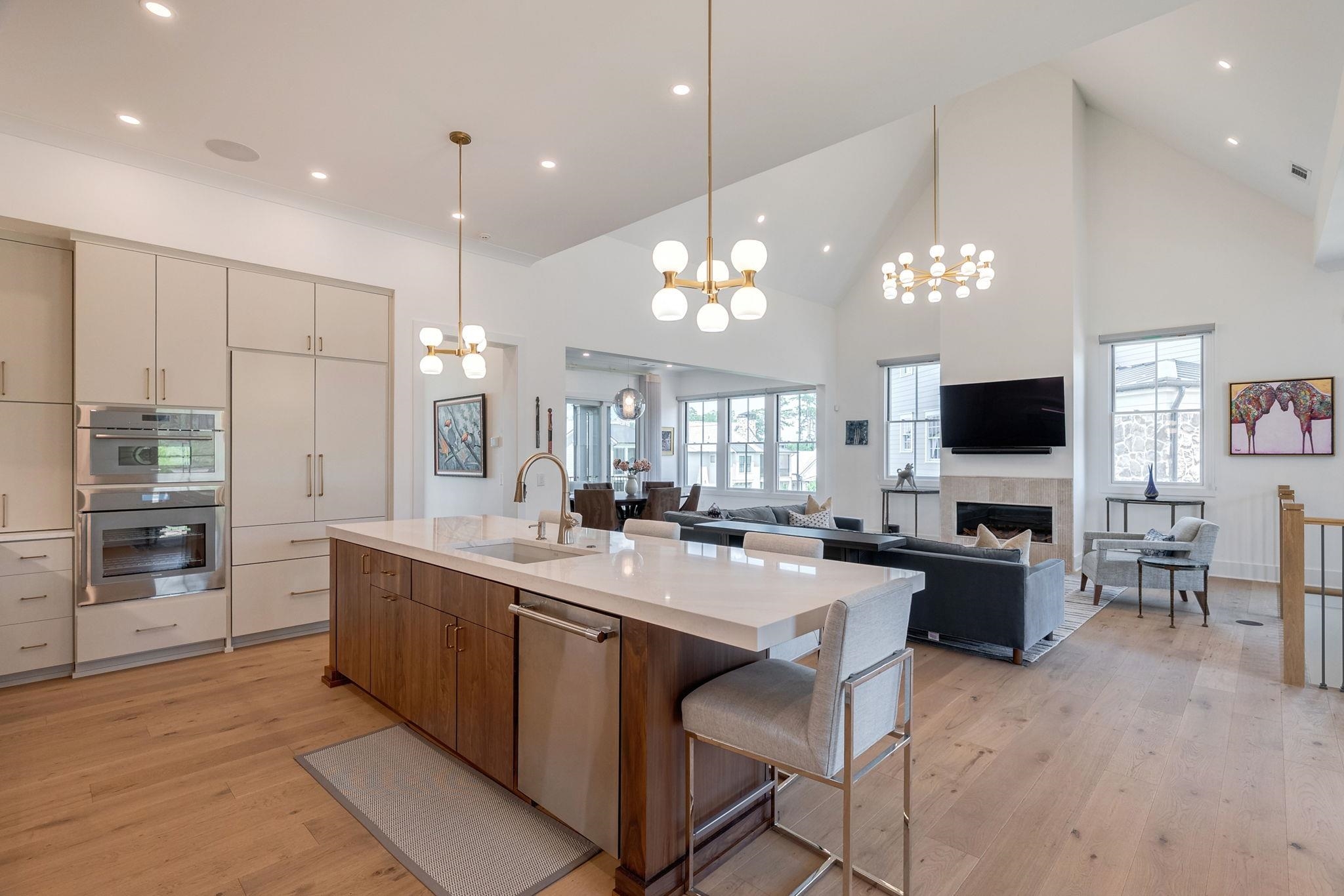 1062 FISH HOOK LANE