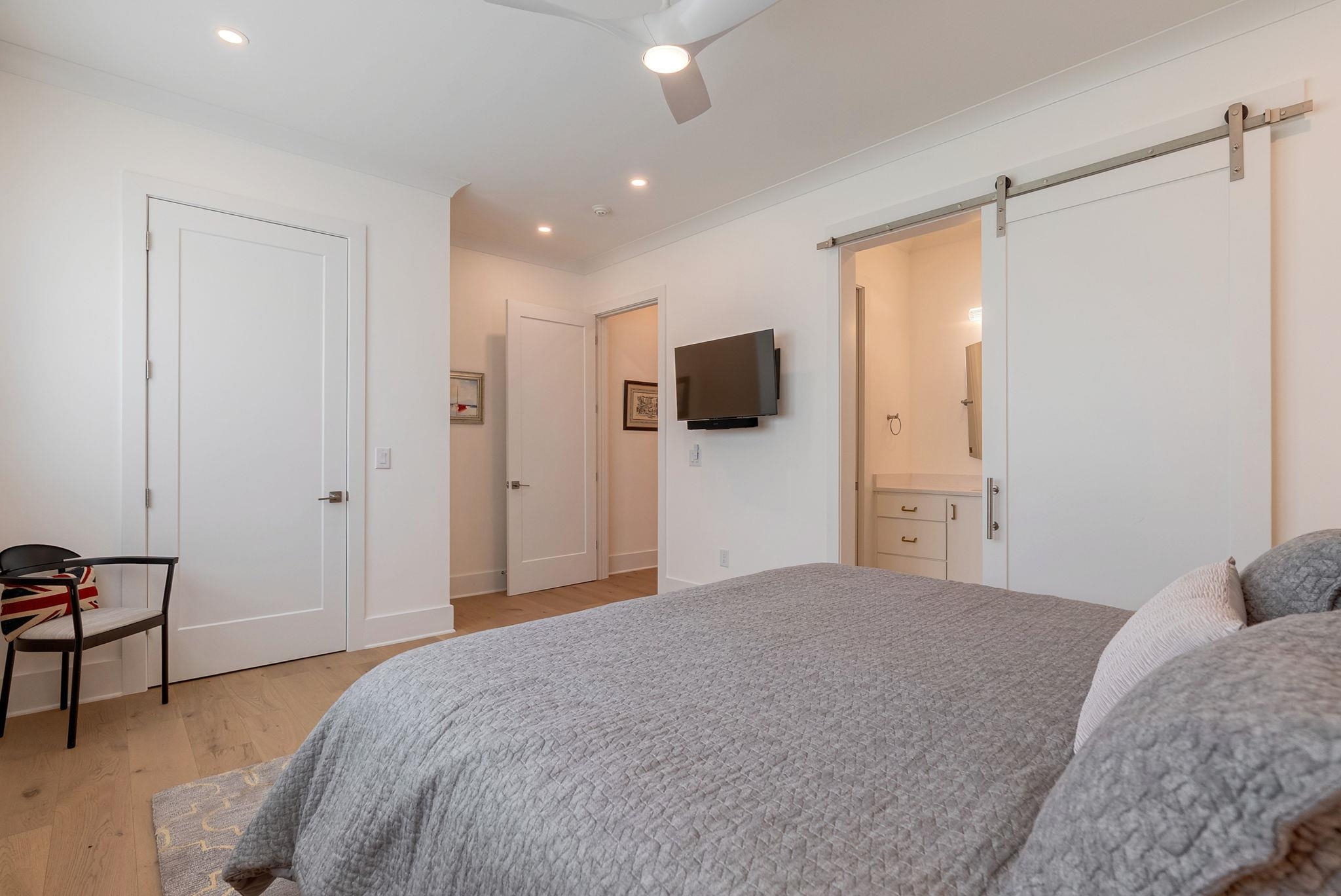 1062 FISH HOOK LANE