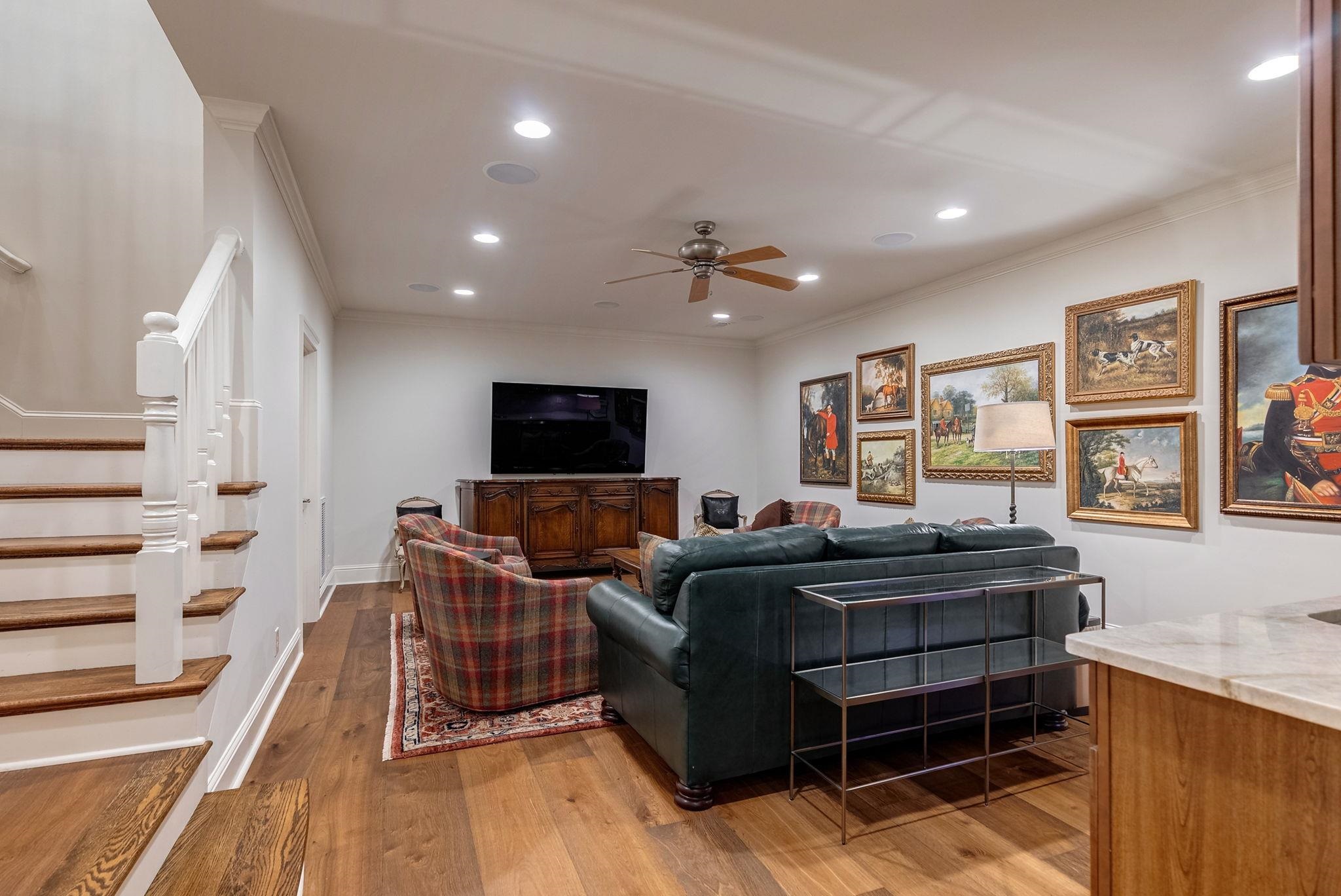1081 REGENCY DRIVE