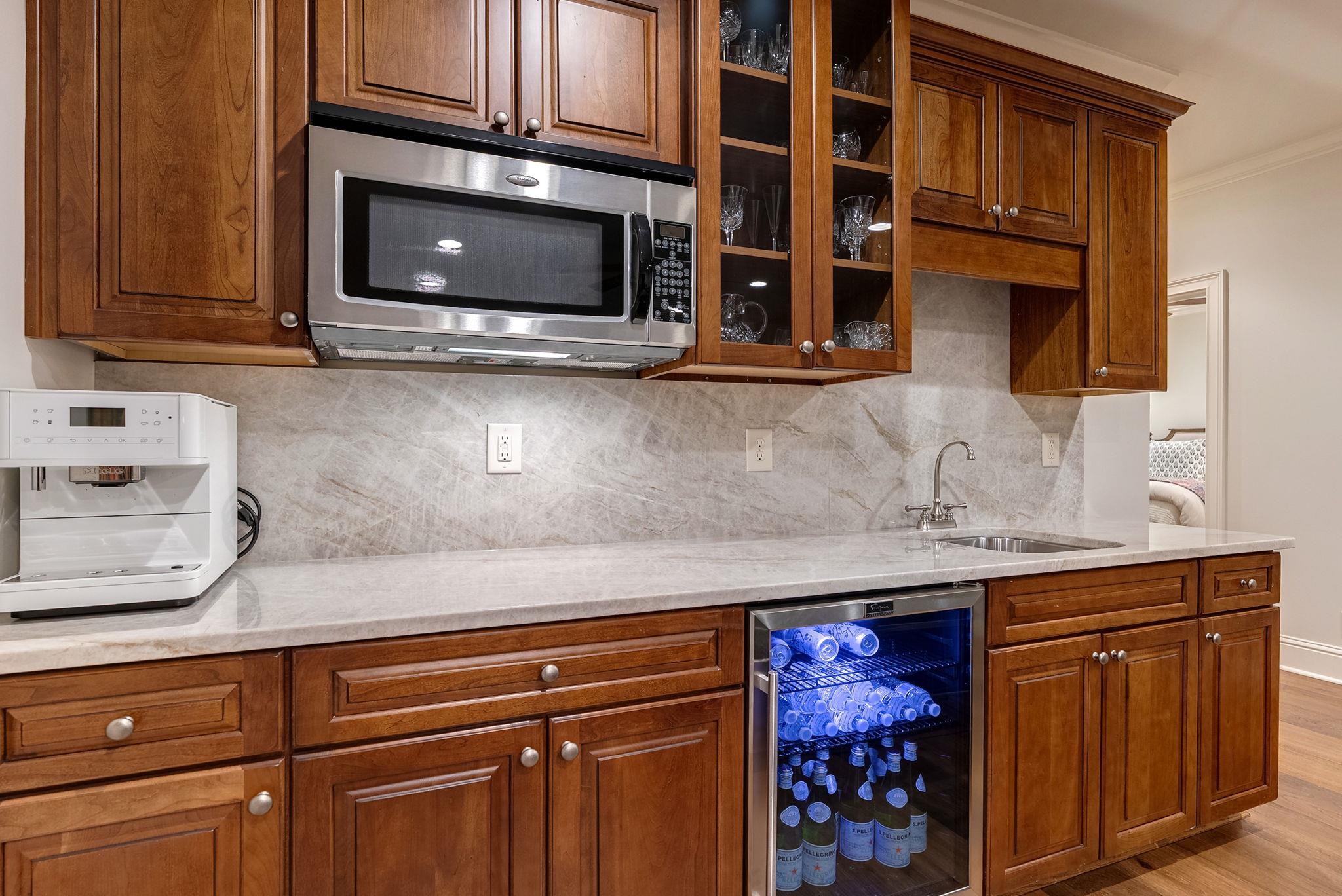 1081 REGENCY DRIVE