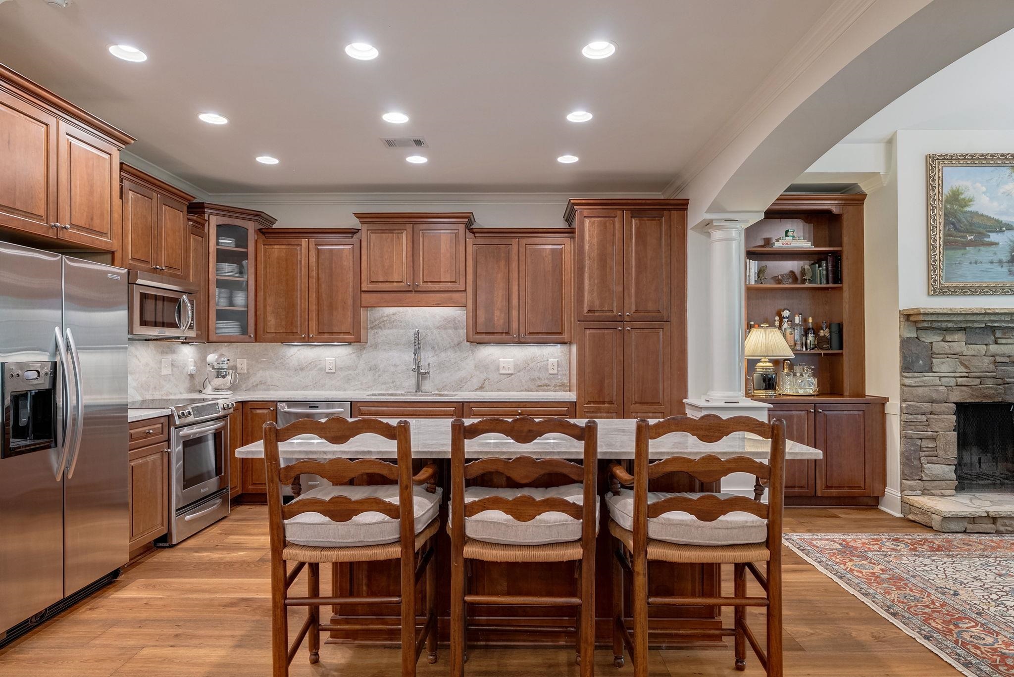 1081 REGENCY DRIVE