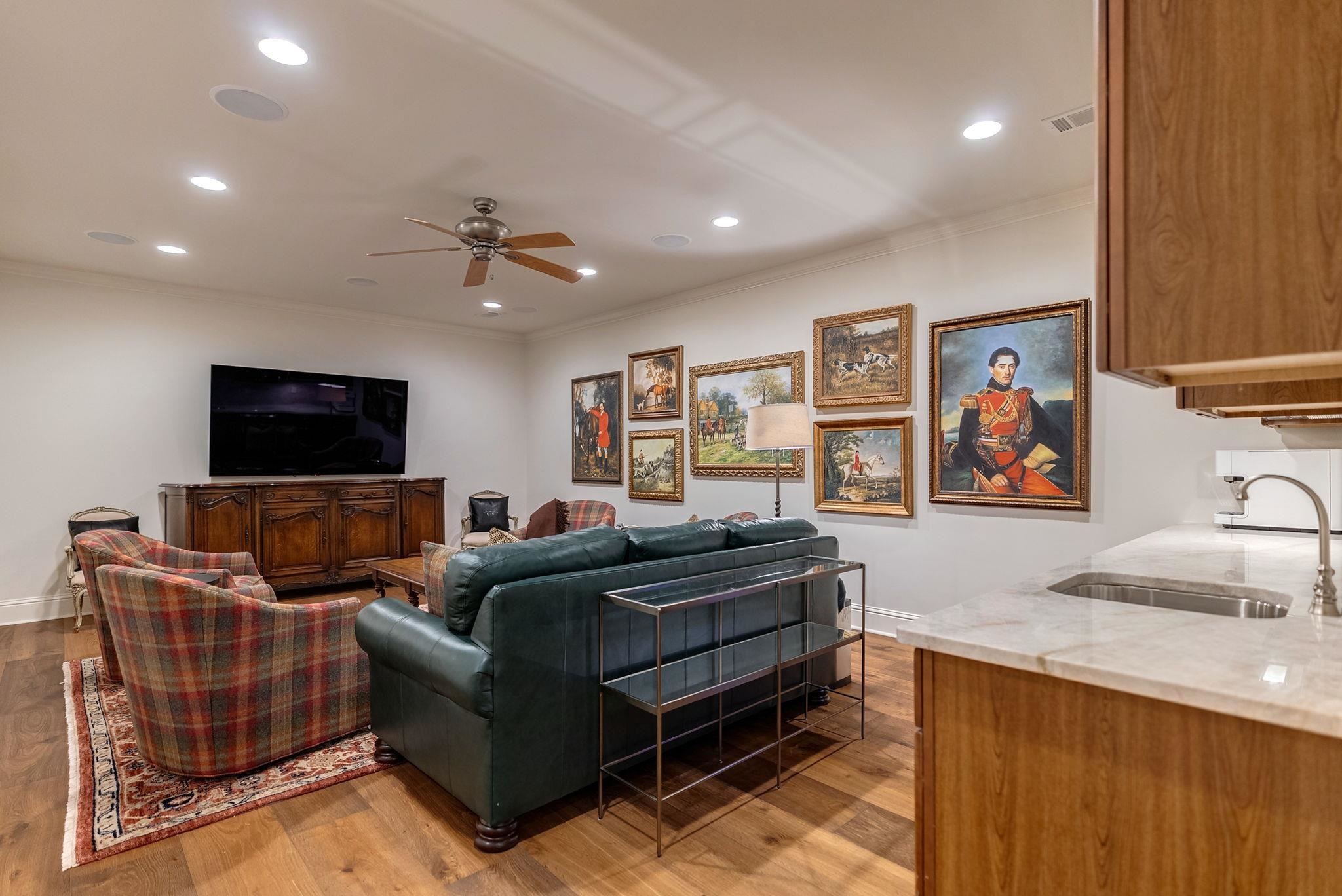 1081 REGENCY DRIVE
