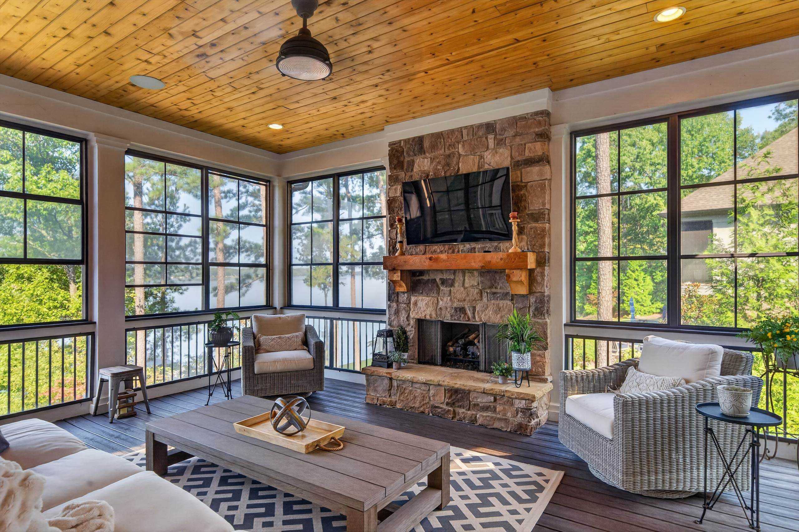 1131 KINGFISHER POINT