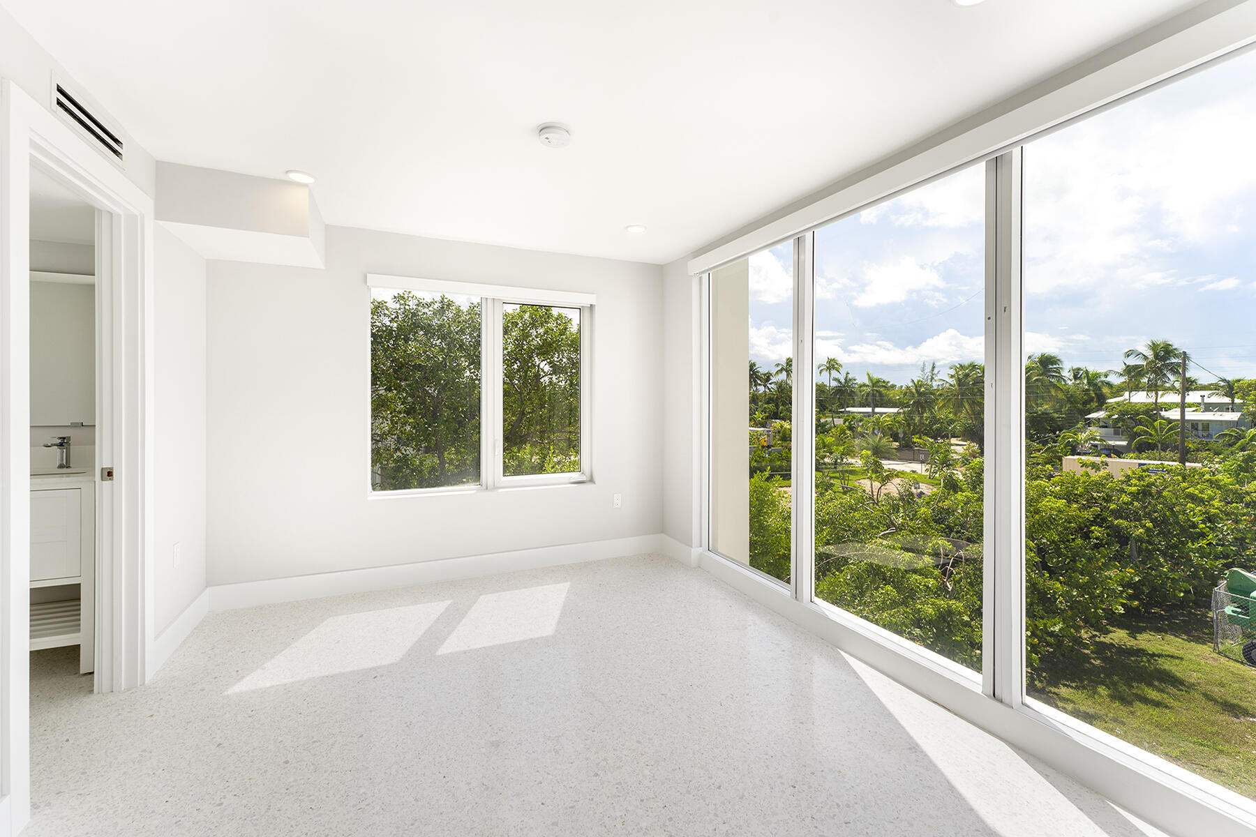 94825 Overseas Highway Unit: 28
