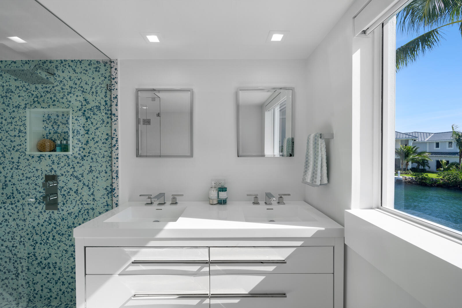 186 & 165 Bayview Drive