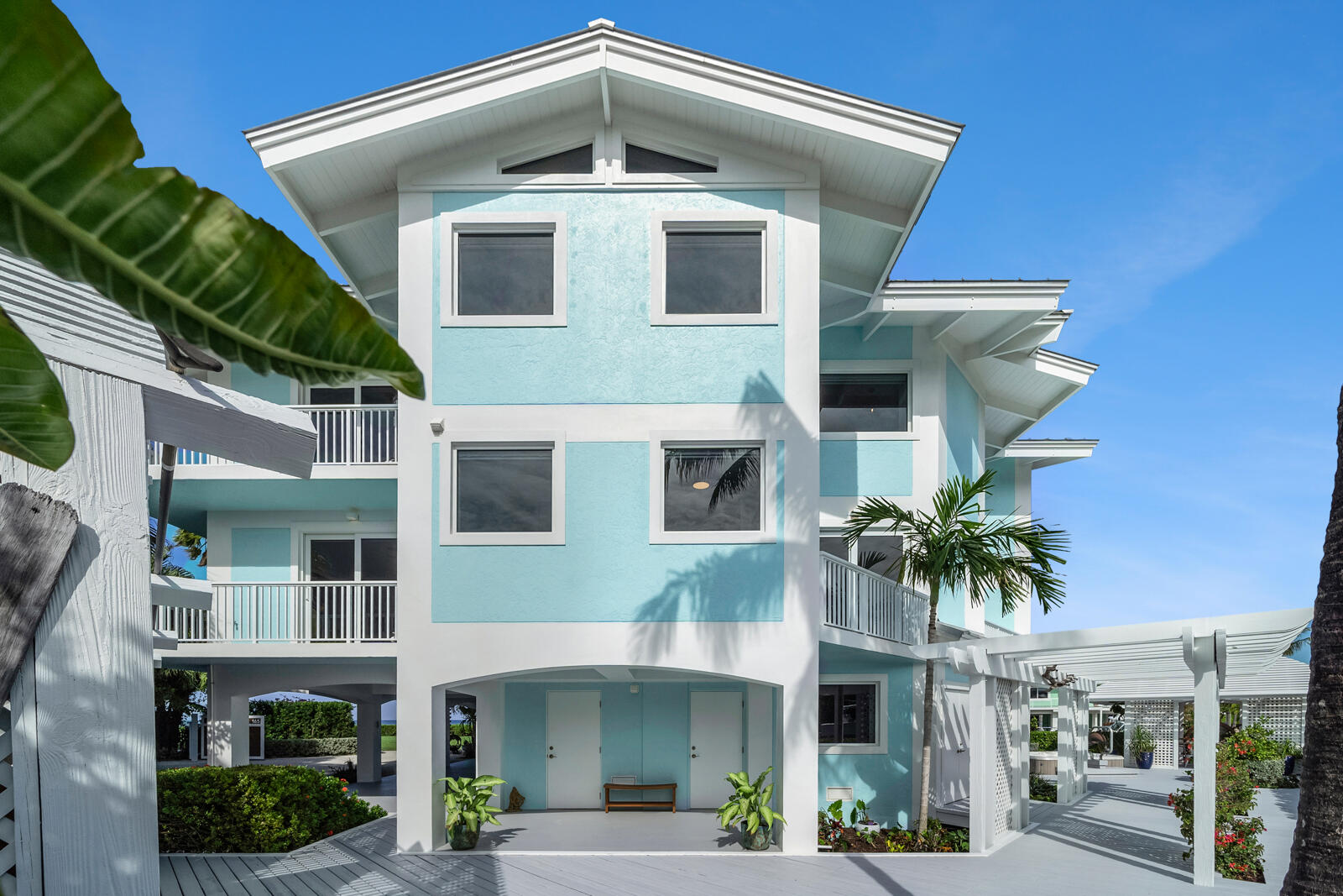 186 & 165 Bayview Drive