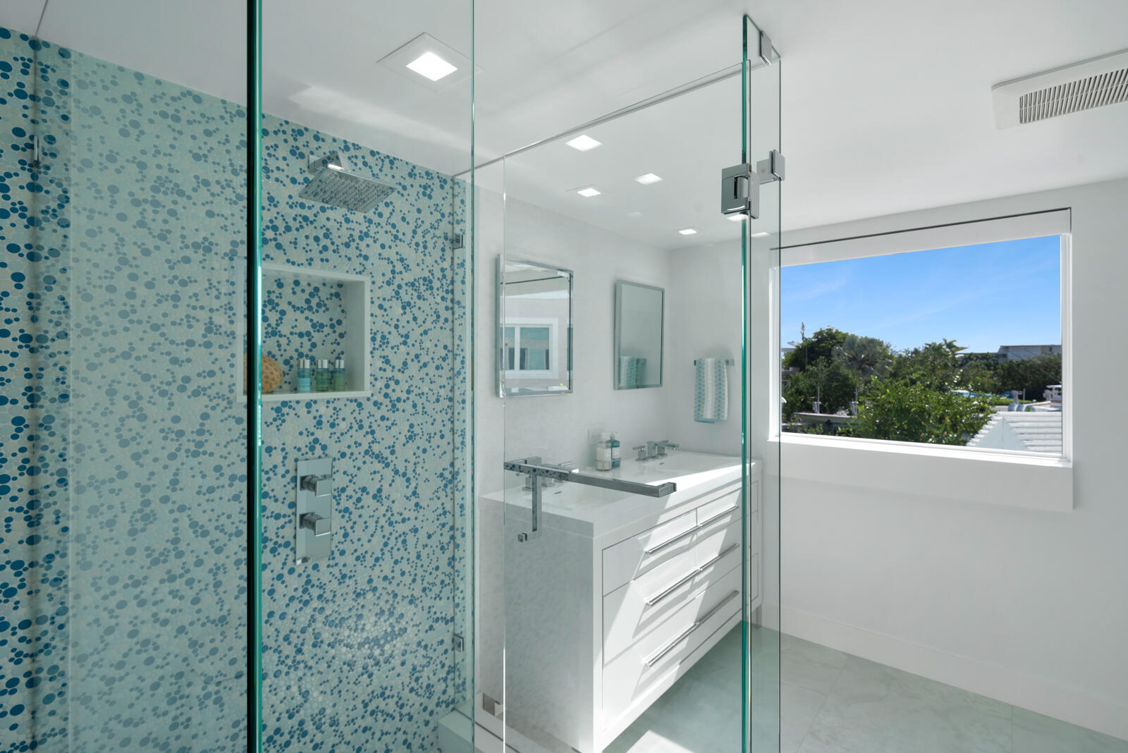 186 & 165 Bayview Drive