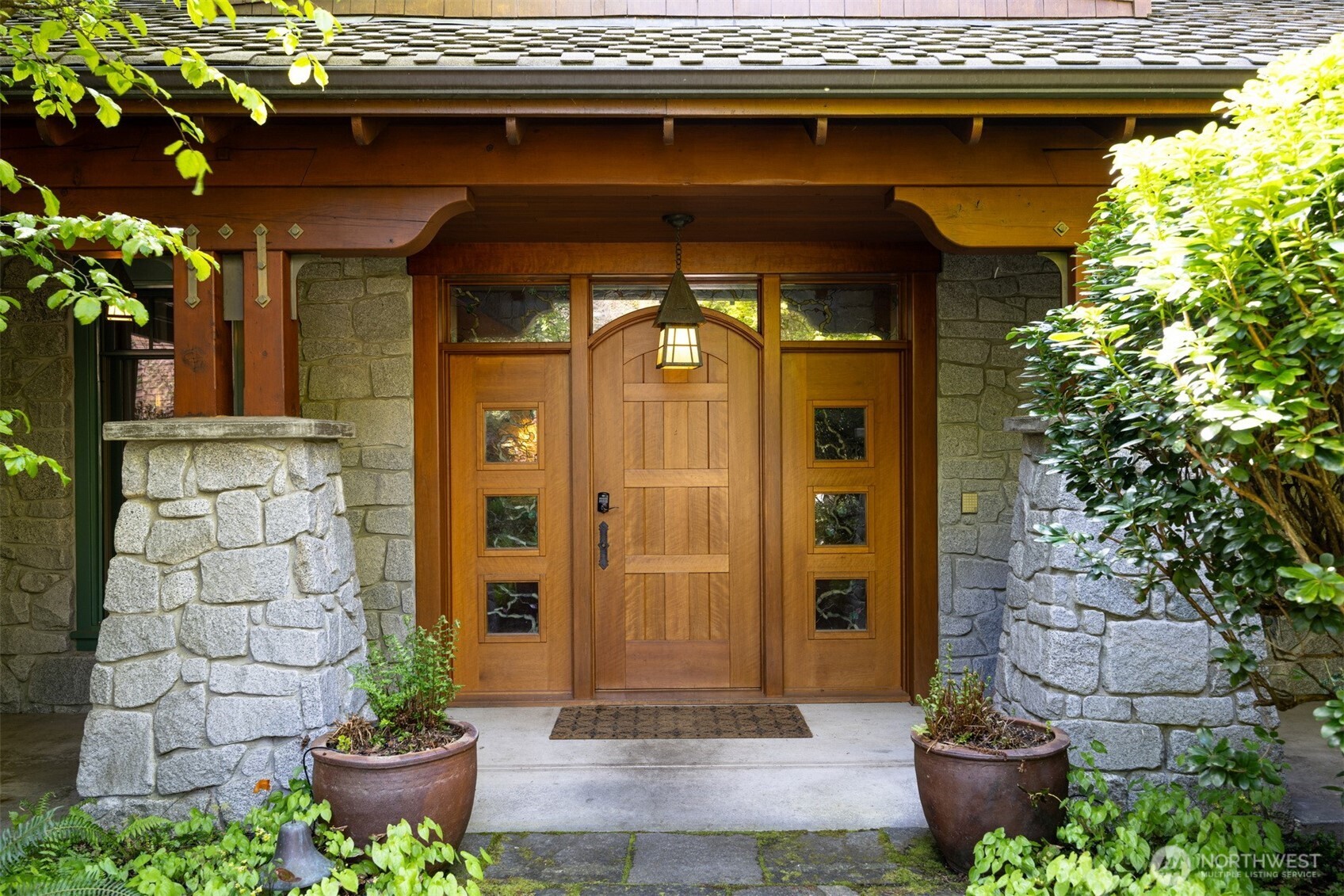 2141 Northshore Road