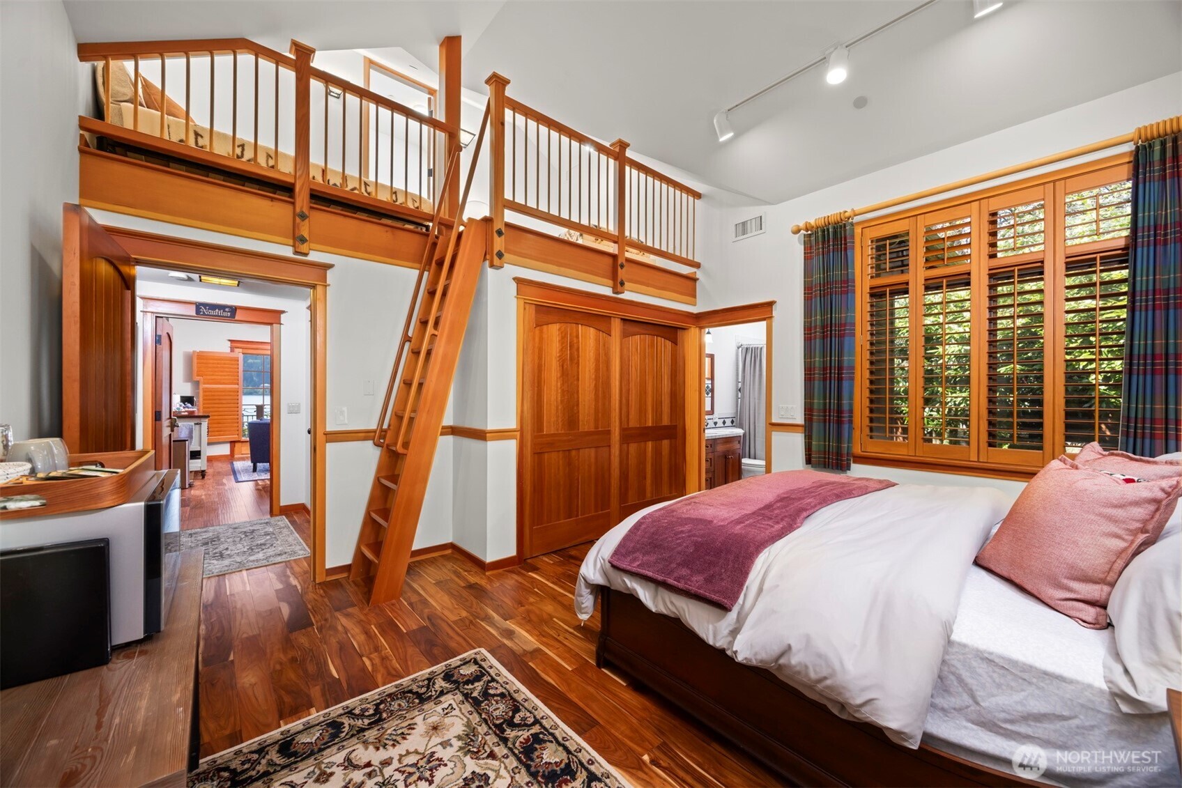 2141 Northshore Road