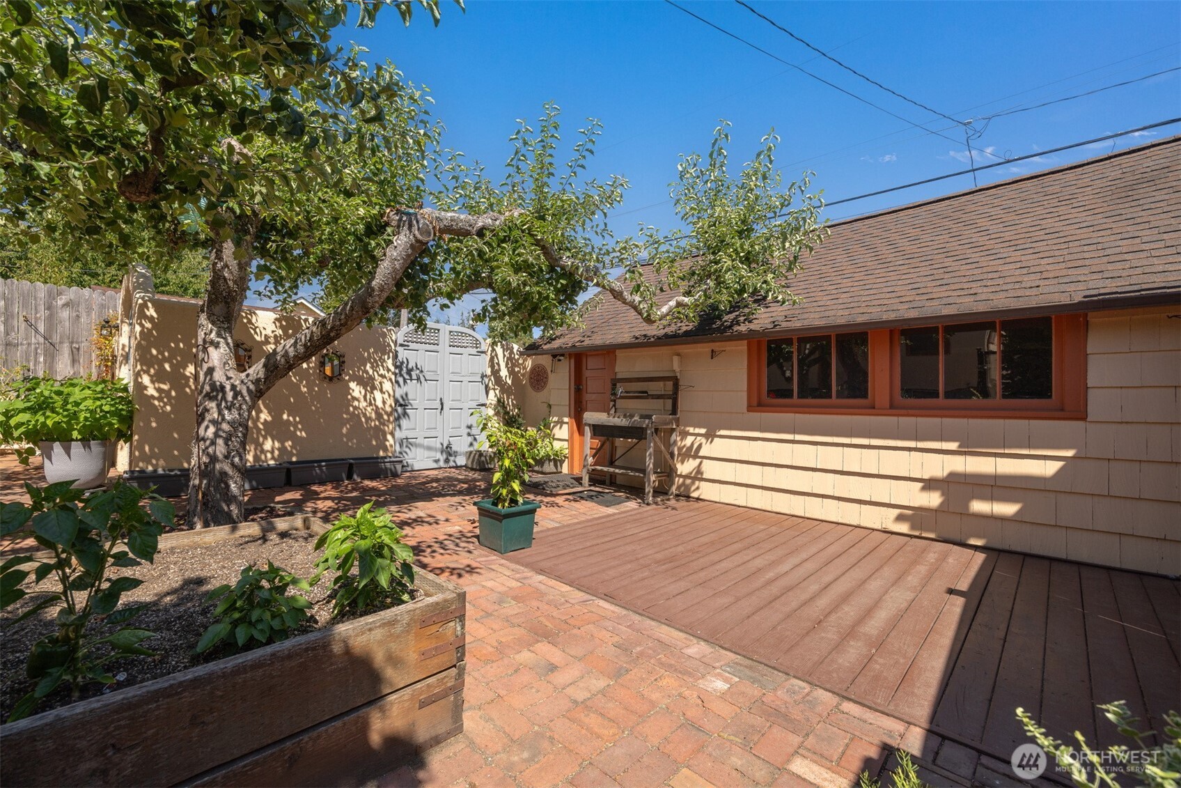 2418 Ellis Street