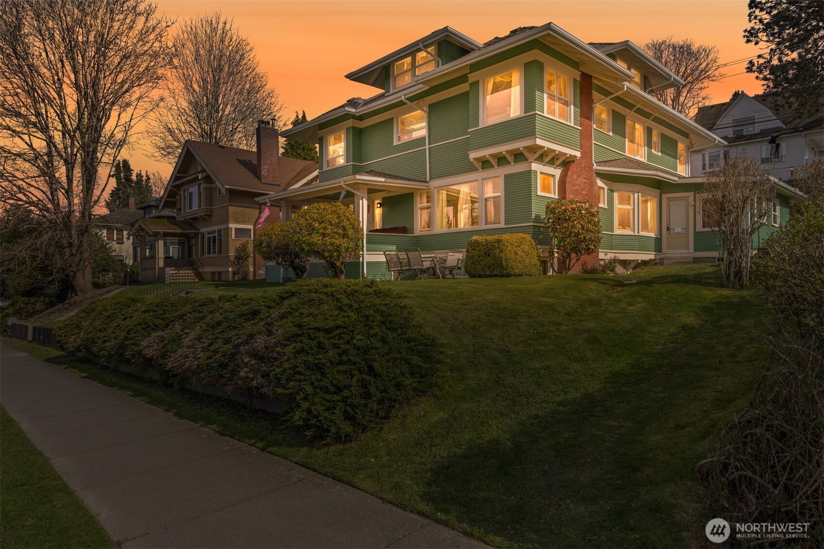 900 N Garden