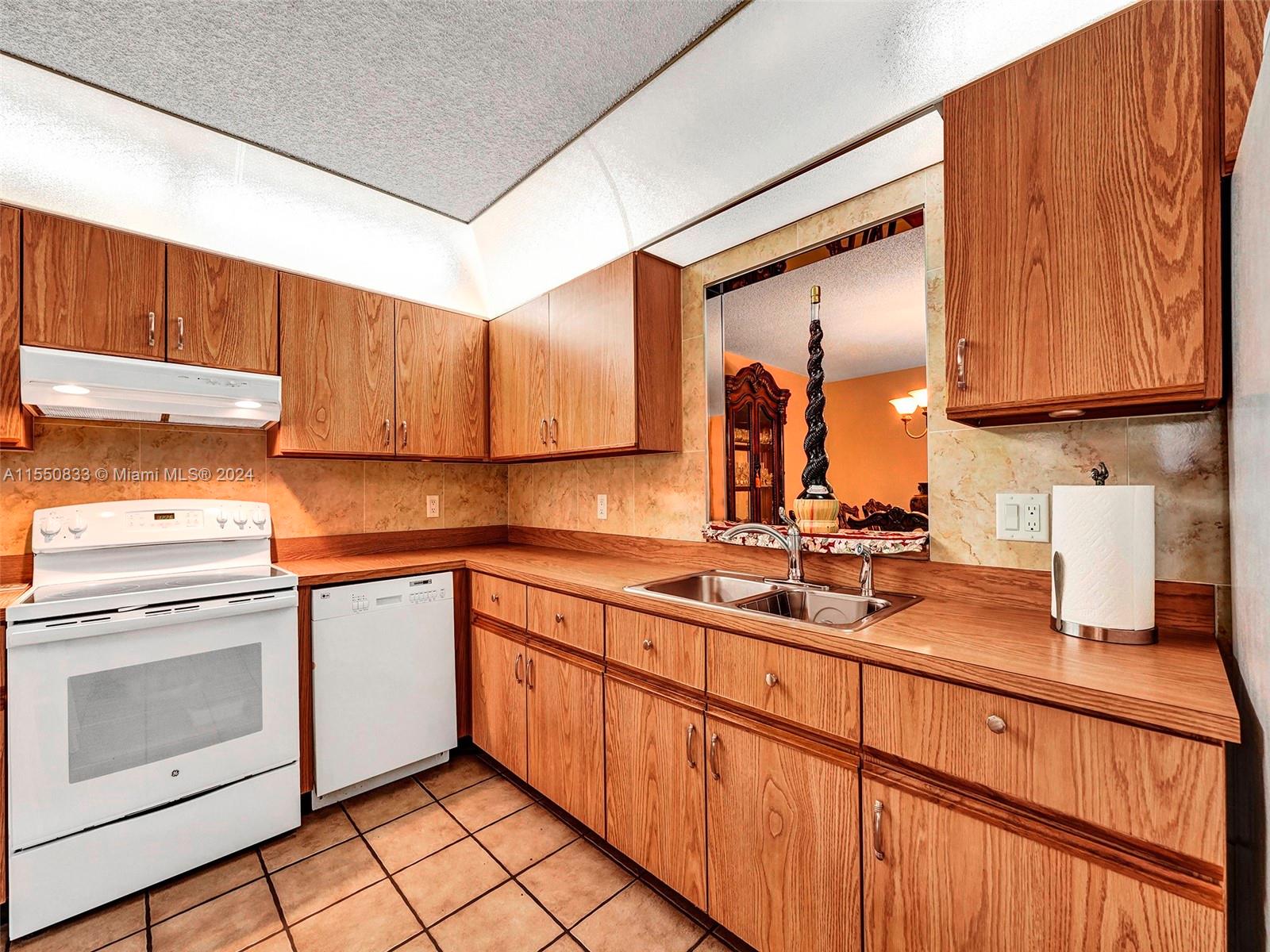 9180 Pine Springs Dr