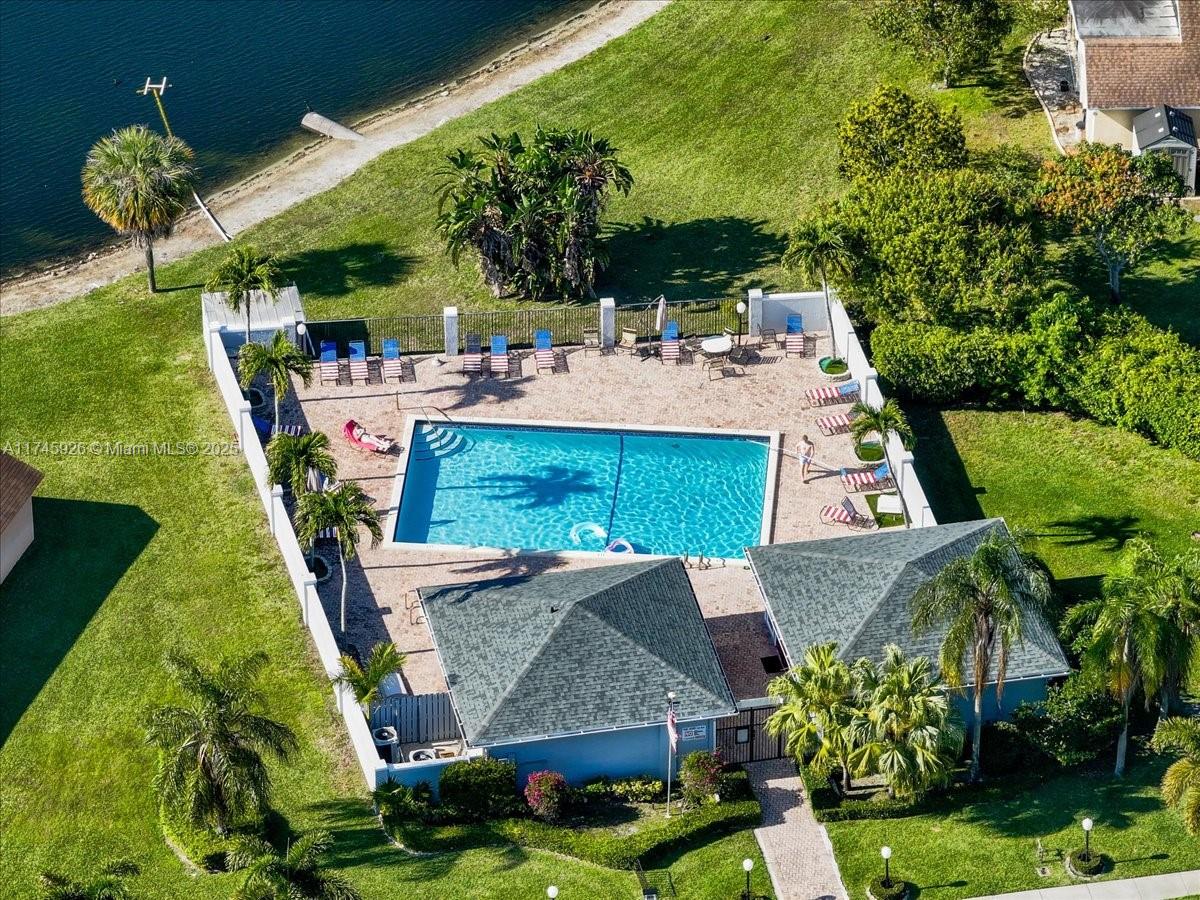 9068 Pine Springs Dr