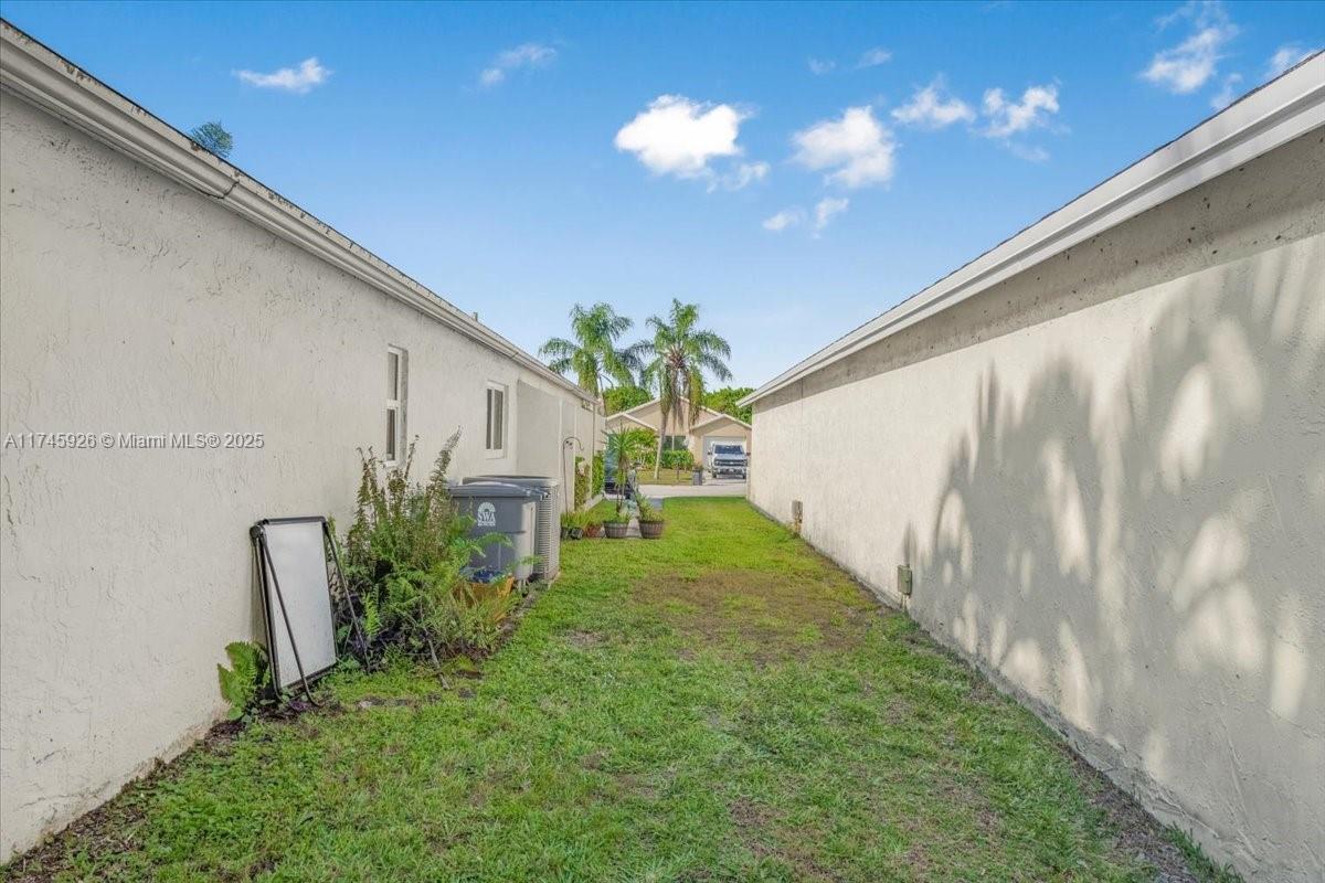 9068 Pine Springs Dr