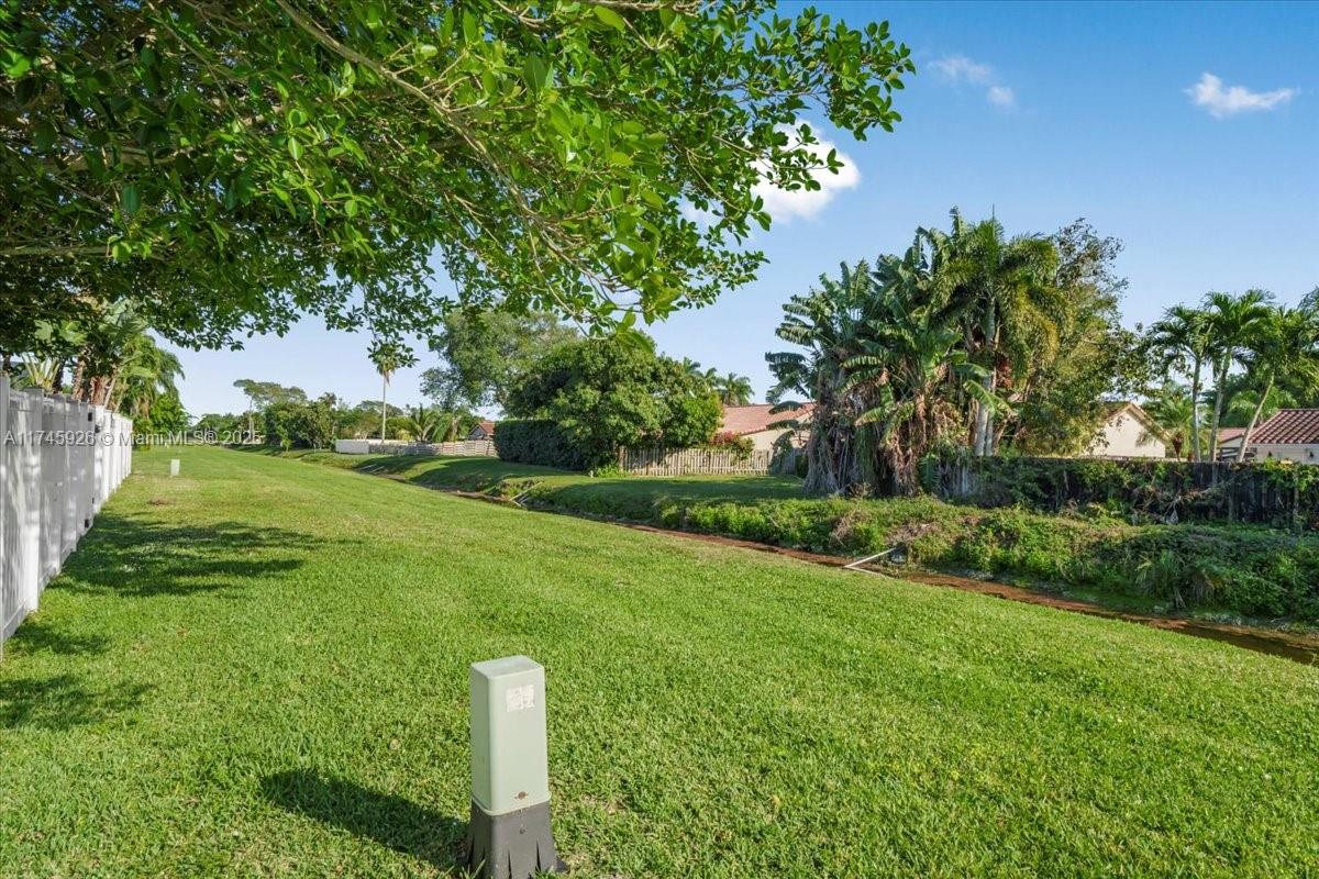 9068 Pine Springs Dr