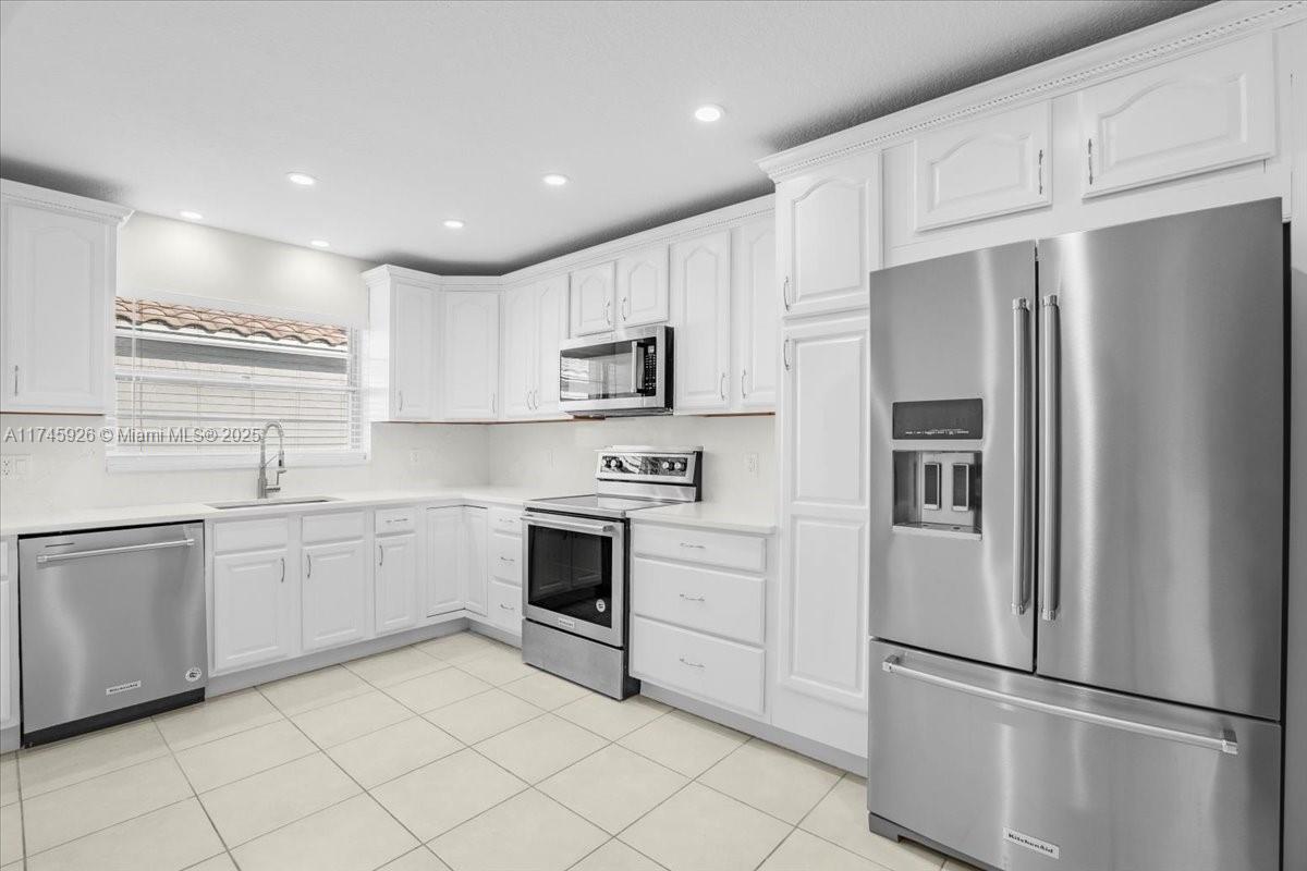 9068 Pine Springs Dr