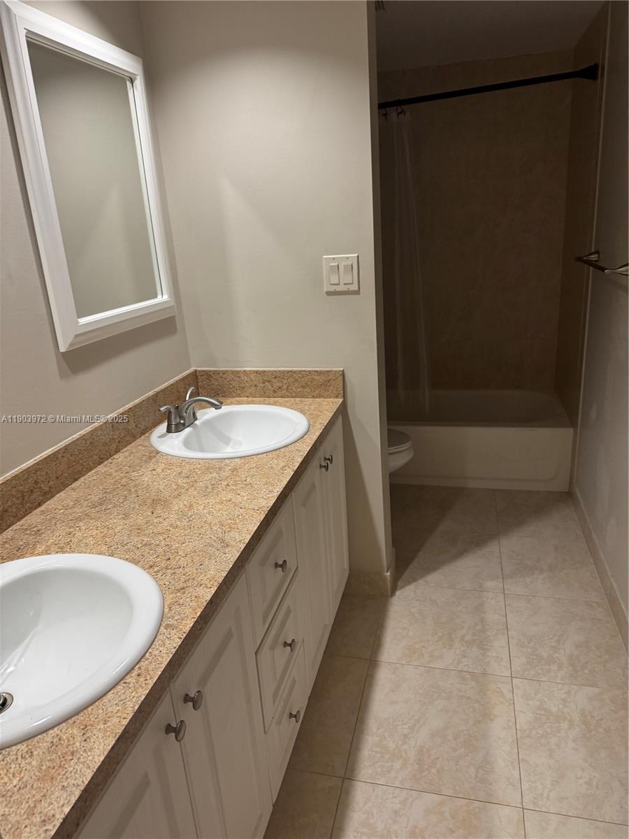 4725 SW 62nd Ave # 201