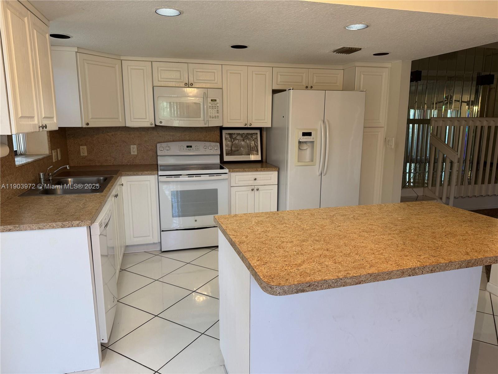 4725 SW 62nd Ave # 201