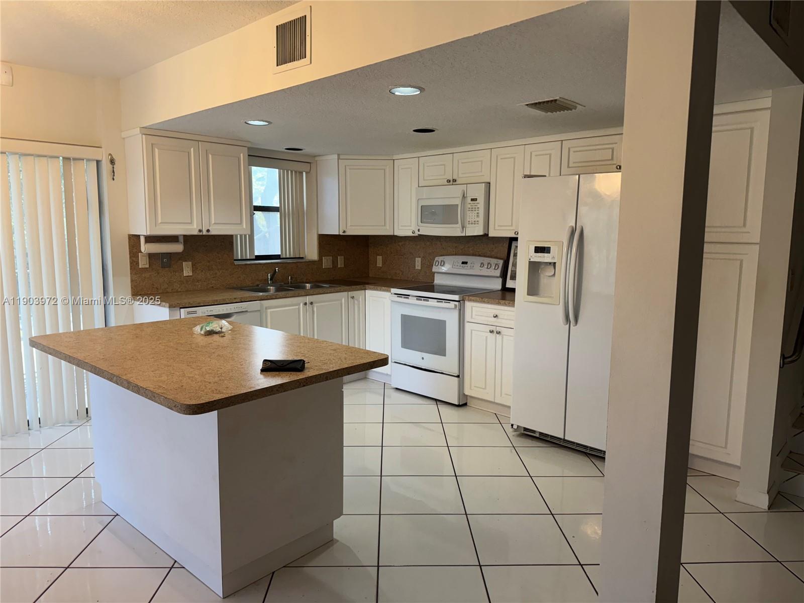 4725 SW 62nd Ave # 201