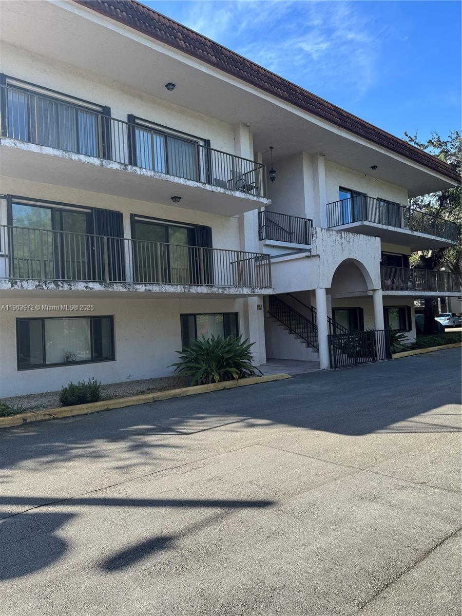 4725 SW 62nd Ave # 201