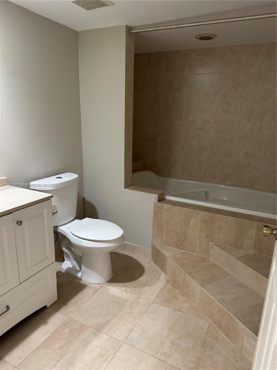 4725 SW 62nd Ave # 201