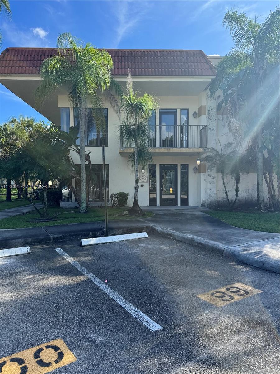 4725 SW 62nd Ave # 201