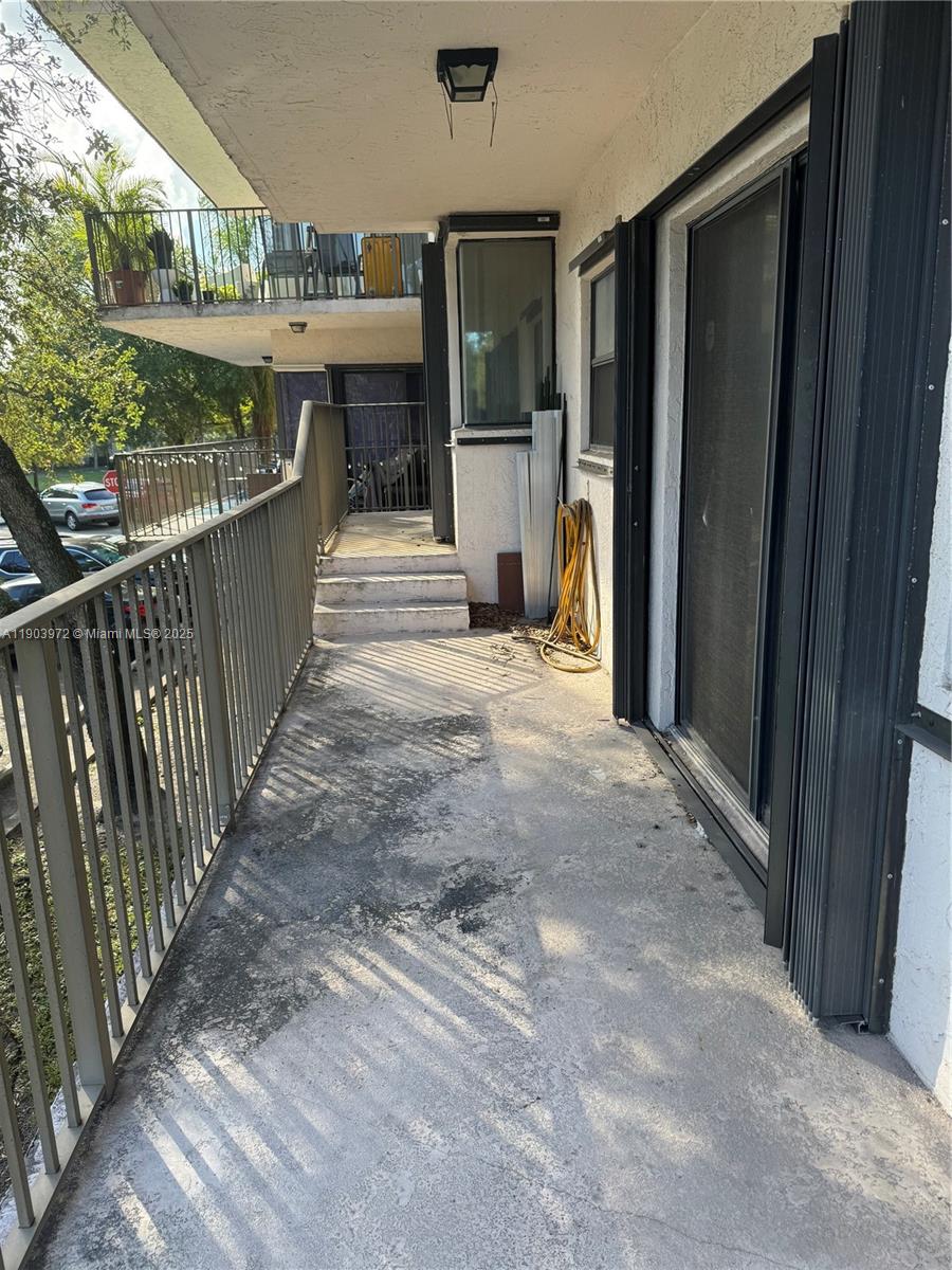 4725 SW 62nd Ave # 201