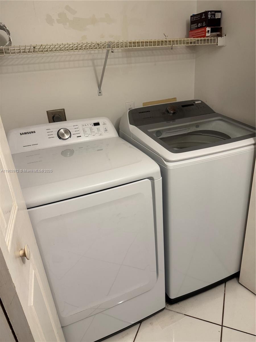 4725 SW 62nd Ave # 201