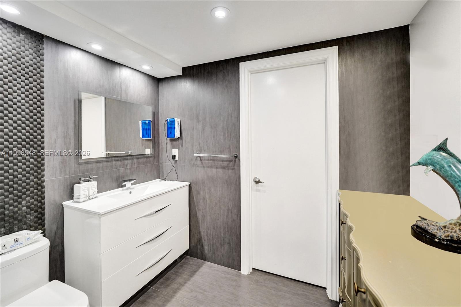 6911 Environ Blvd # 1K