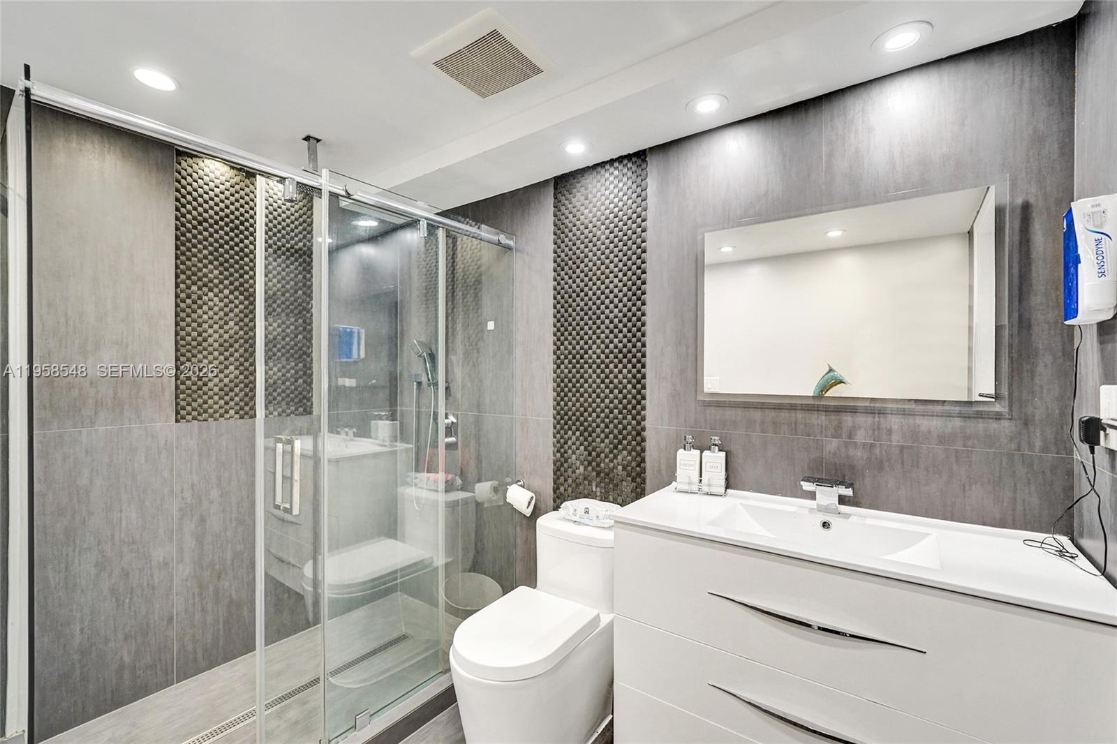 6911 Environ Blvd # 1K