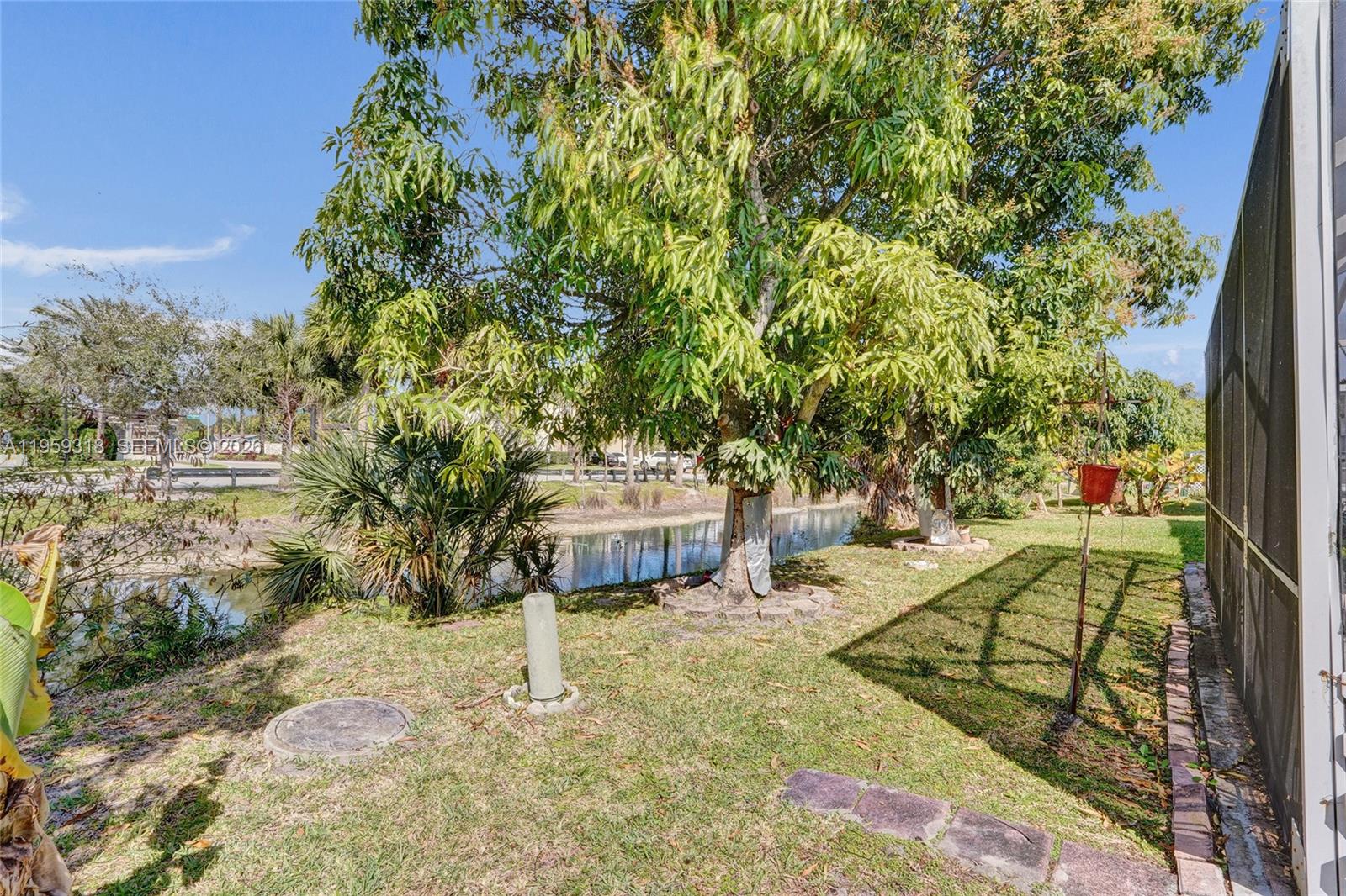 4927 NW 55th Ct