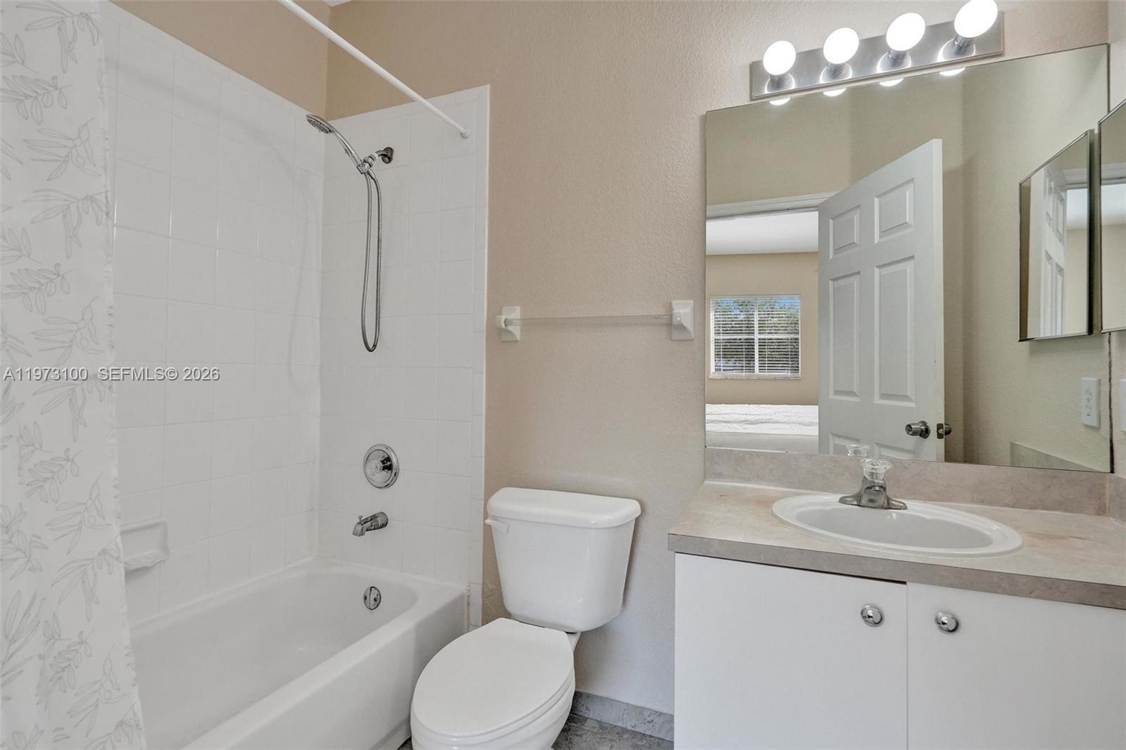 4403 Woodland Cir
