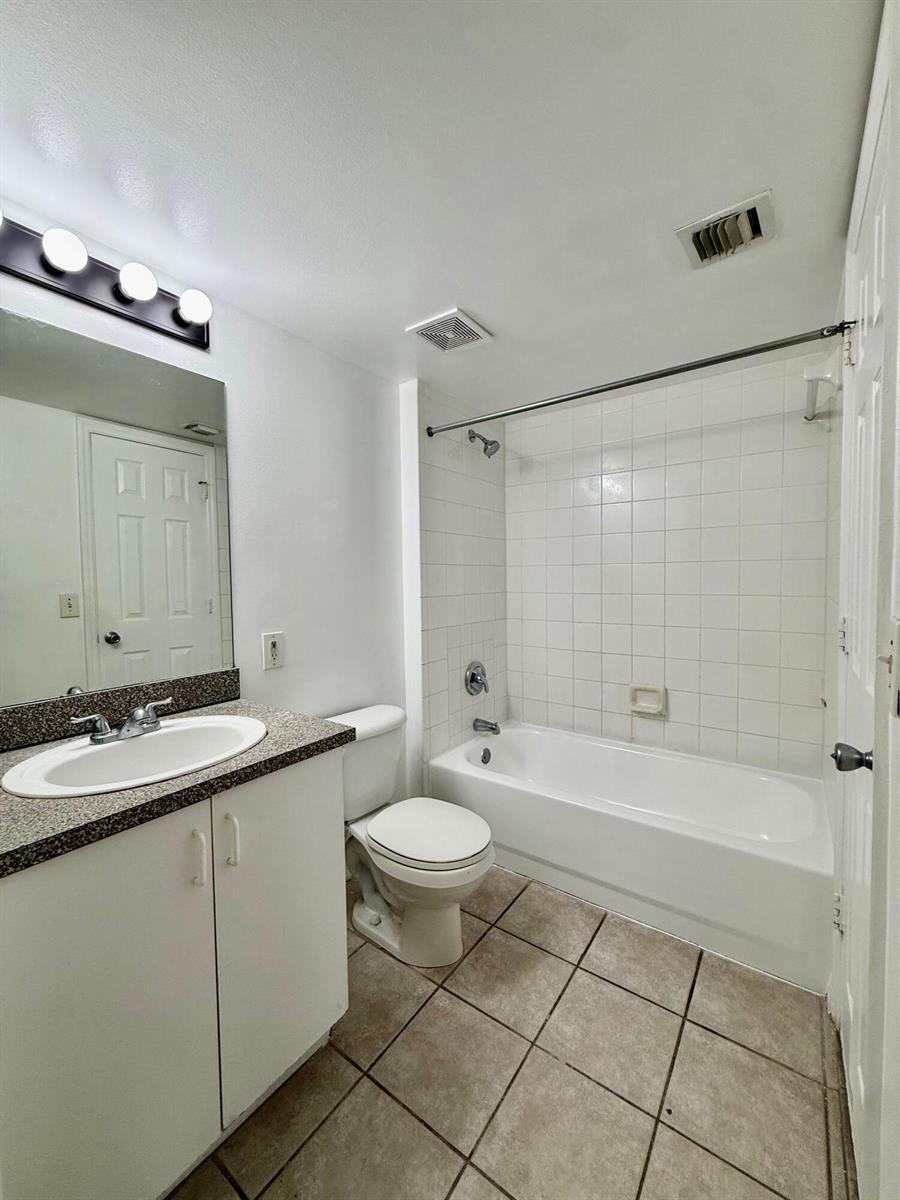 5065 Wiles Road # 204