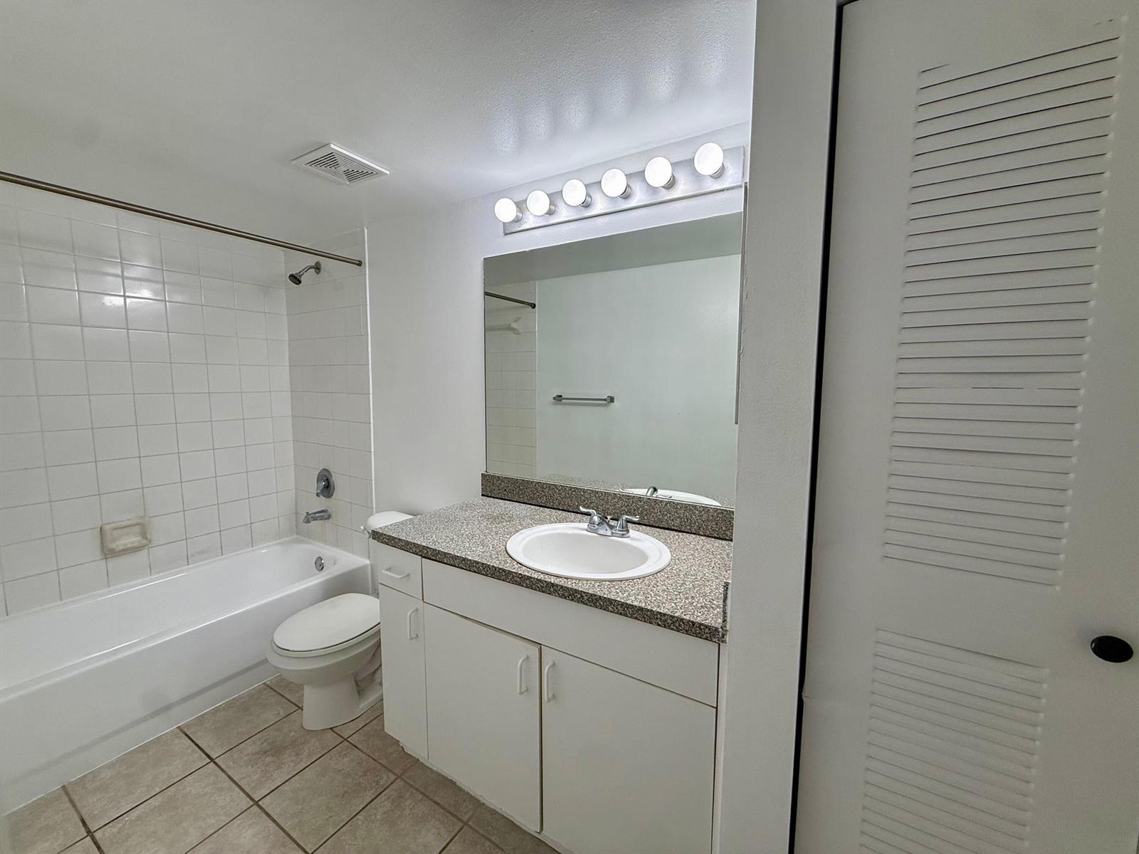 5065 Wiles Road # 204