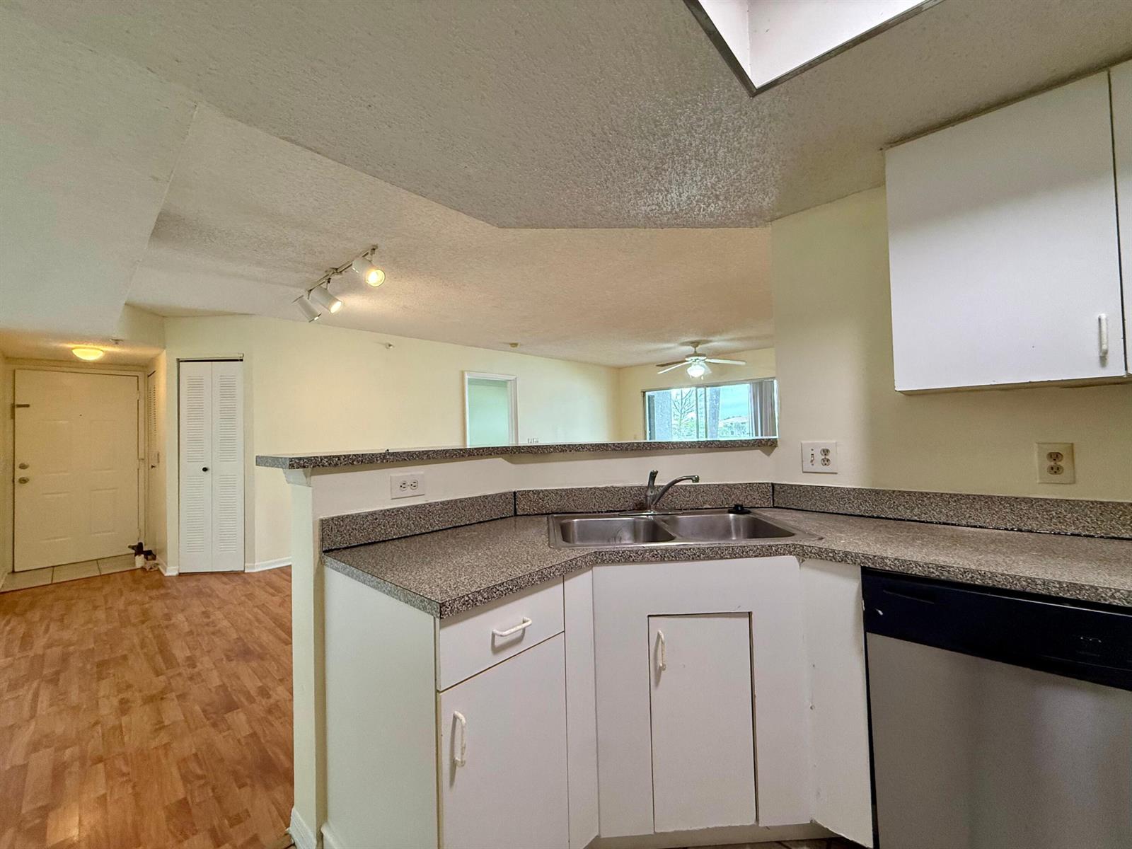 5065 Wiles Road # 204