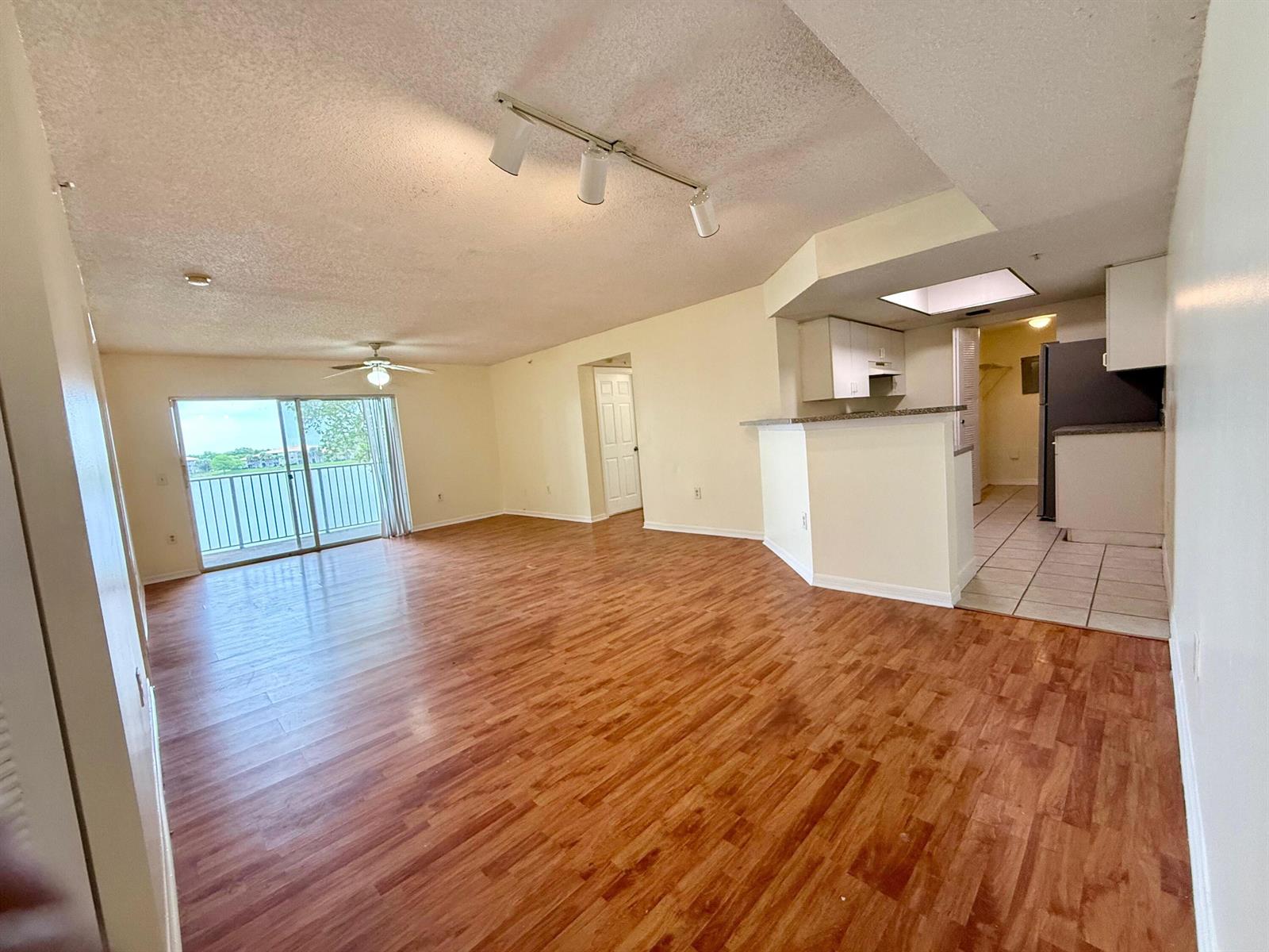 5065 Wiles Road # 204