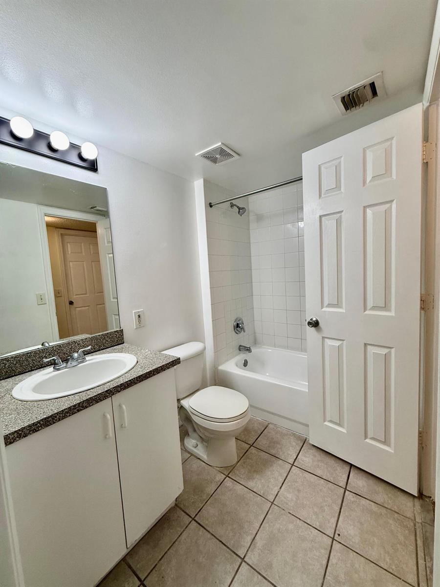 5065 Wiles Road # 204