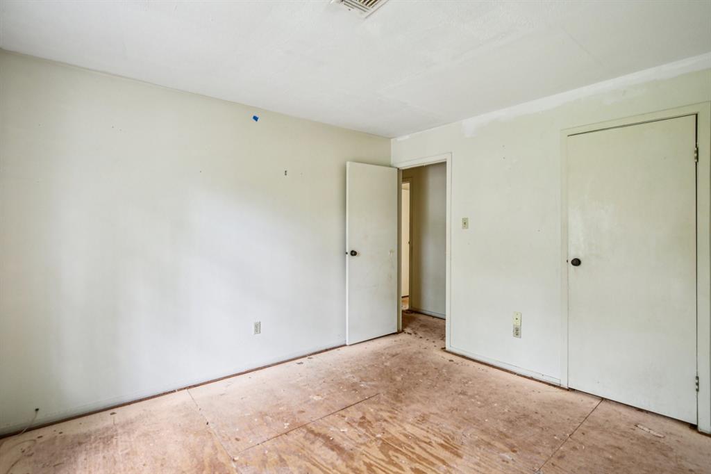 2215 Riverlawn Drive