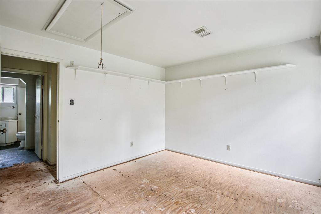 2215 Riverlawn Drive