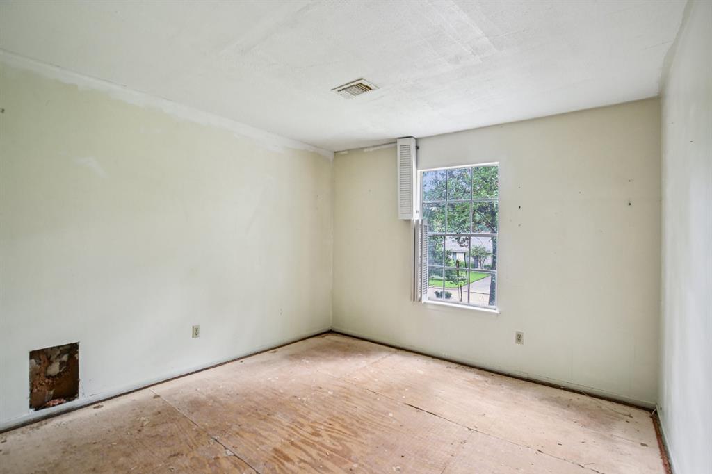 2215 Riverlawn Drive