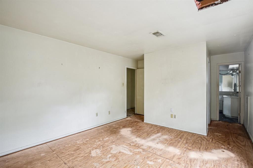 2215 Riverlawn Drive