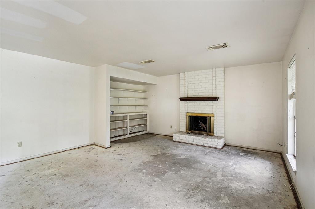 2215 Riverlawn Drive