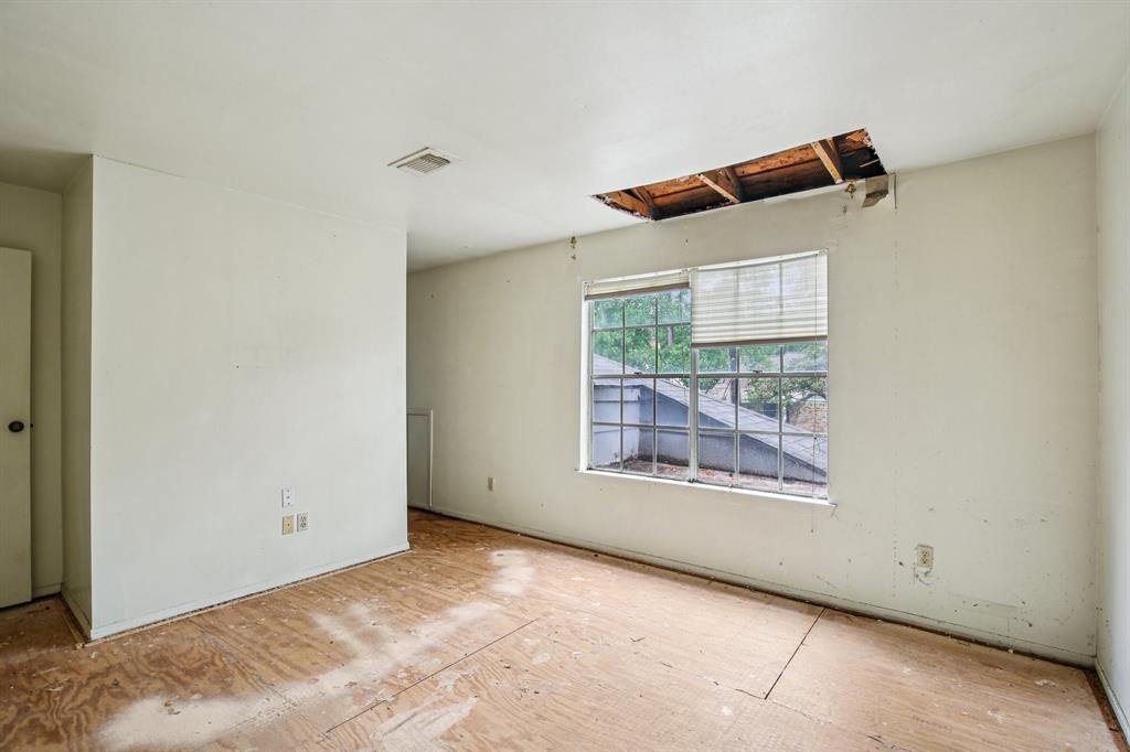 2215 Riverlawn Drive