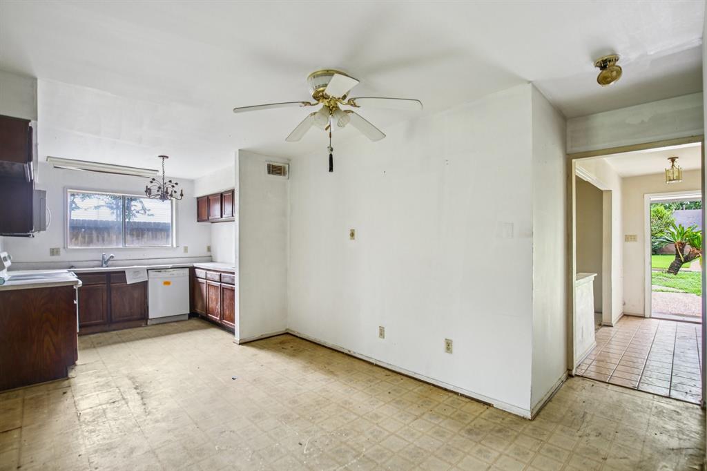 2215 Riverlawn Drive