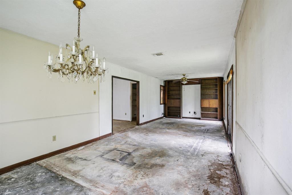 2215 Riverlawn Drive