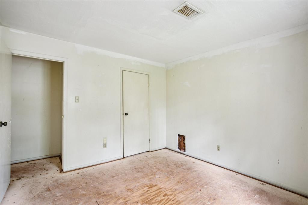 2215 Riverlawn Drive