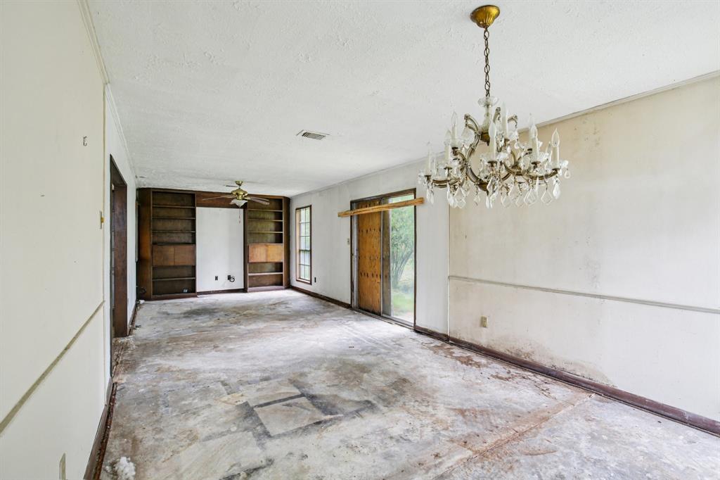 2215 Riverlawn Drive