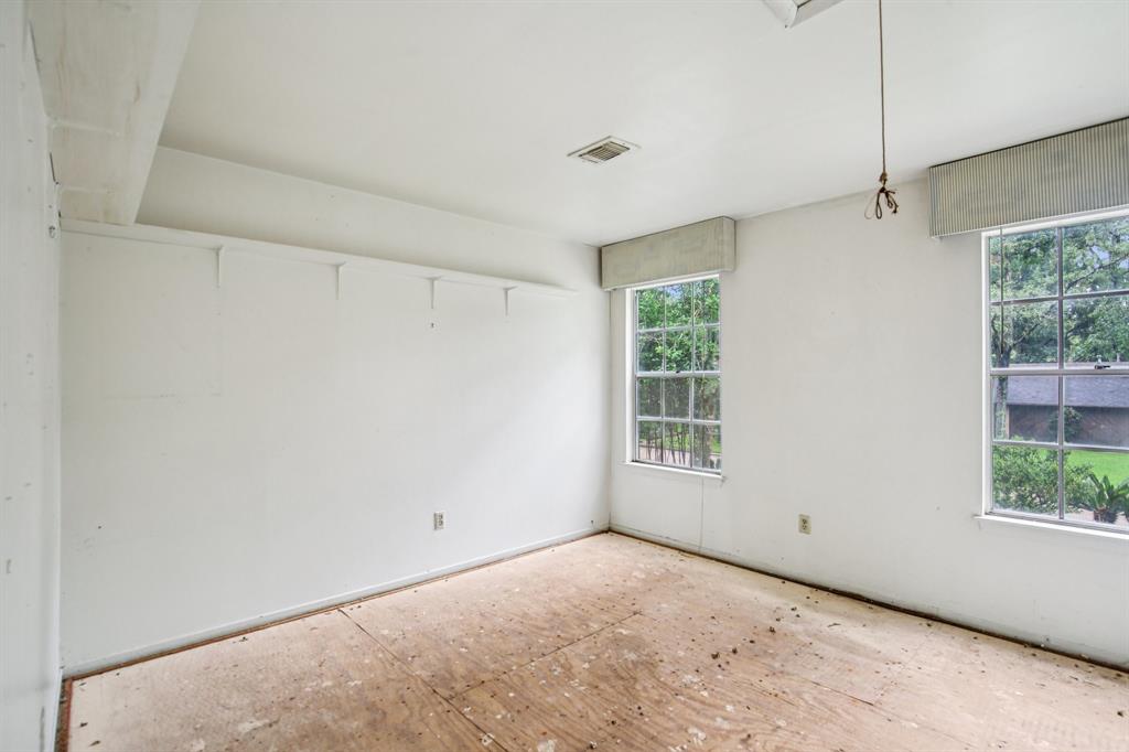 2215 Riverlawn Drive