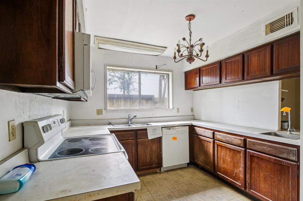 2215 Riverlawn Drive